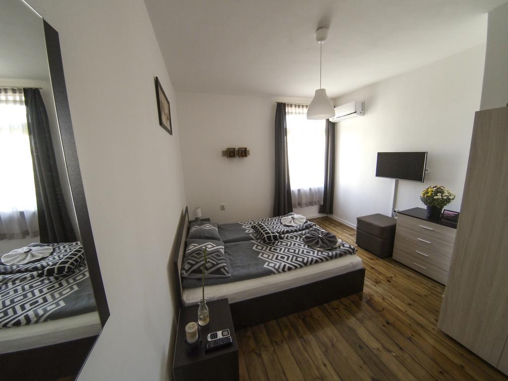 Graf Ignatiev - 3Br Apart Sofia Esterno foto